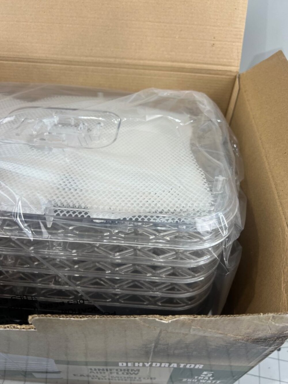 LEM 5-Tray Food Dehydrator With Uniform Airflow & Digital Controls 250 Watts new - Picture 5 of 6
